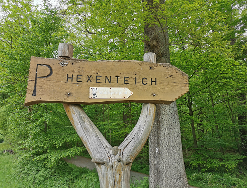 Wegweiser zum Hexenteich